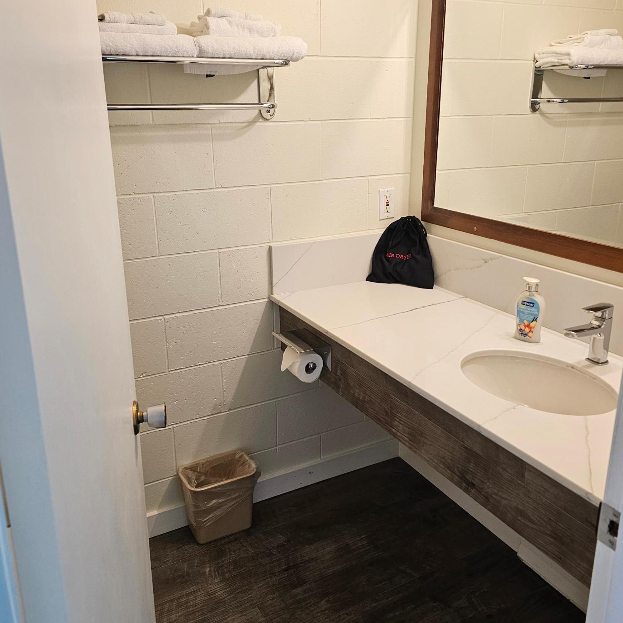 Pacific Rim Motel Ucluelet Εξωτερικό φωτογραφία