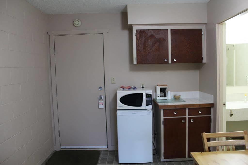 Pacific Rim Motel Ucluelet Εξωτερικό φωτογραφία